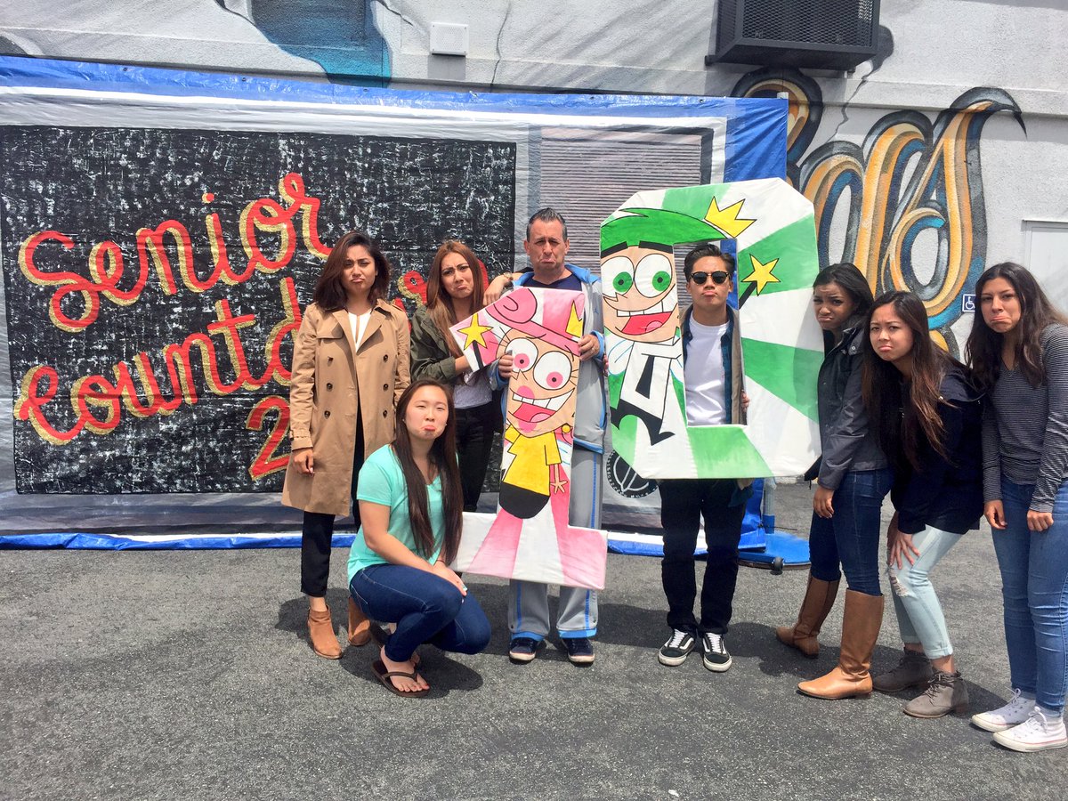WalnutHigh_ASB's tweet photo. #SENIORCOUNTDOWN2016 https://t.co/Zh1URCSqUN