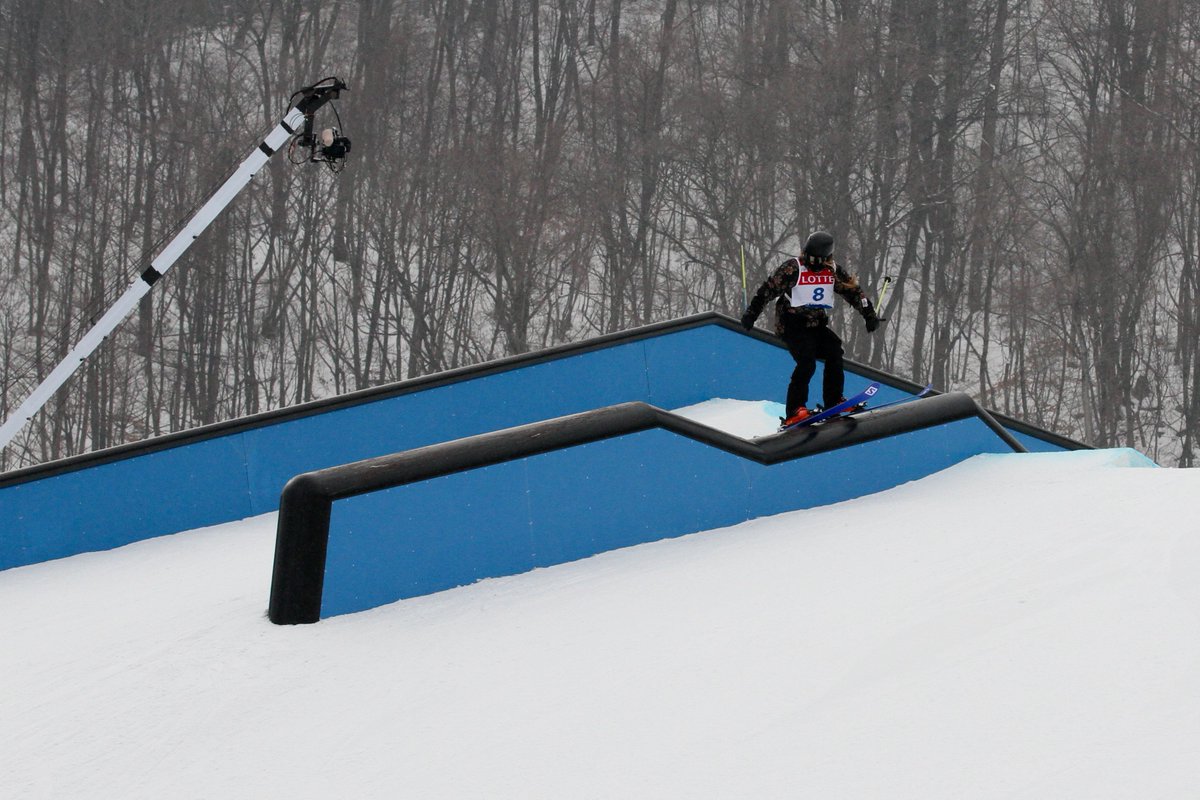 canfreestyleski's tweet photo. The latest Q&amp;A from @SBCSkier features slopestyle athlete @nikkiblackall and is awesome: https://t.co/VvRYzv4nXo https://t.co/xeOZK7SPda