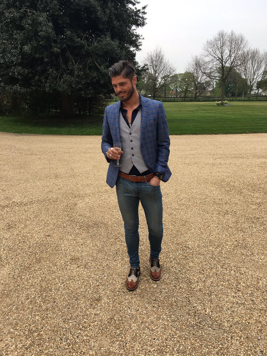 SamReece's tweet photo. Tonight I'm rocking the @crossandjones89 from @henley_house styled by @Tommy_Lizzy https://t.co/XKafFMEk7q