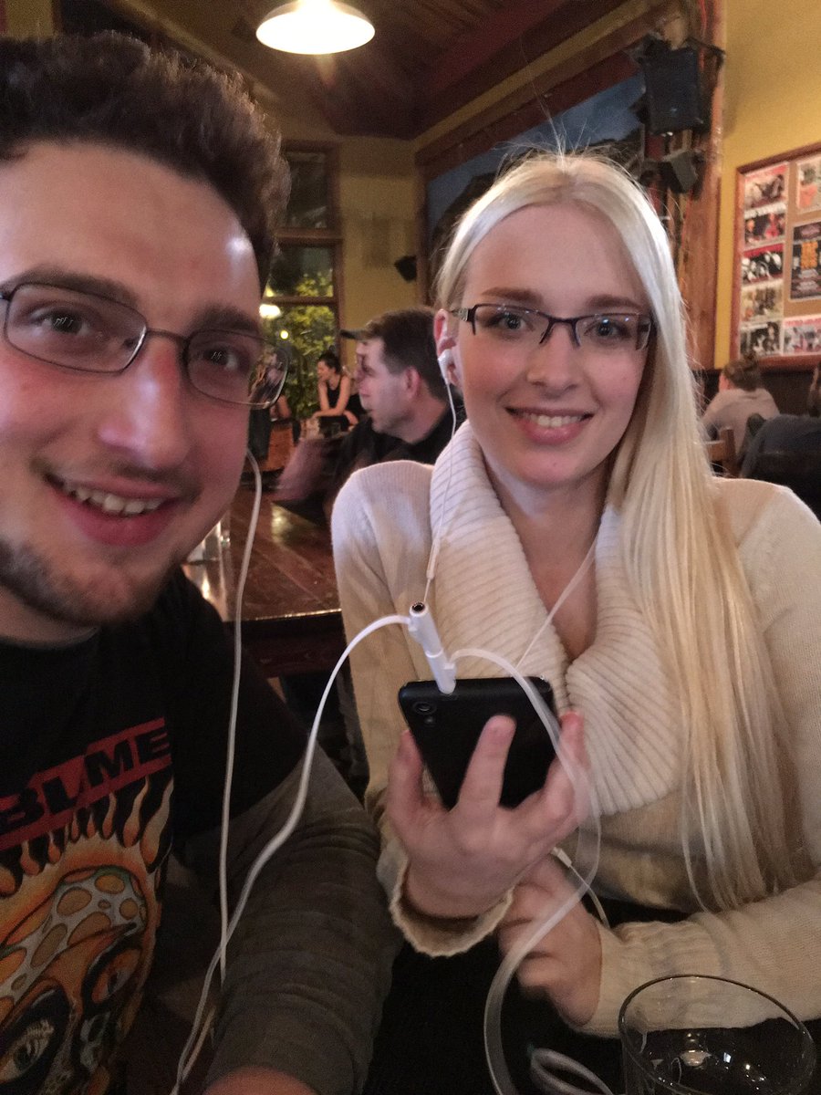 BoxOut_side's tweet image. Piggyback creates those perfect moments you can tie with a bow. Only 5 days left to purchase on @Indiegogo