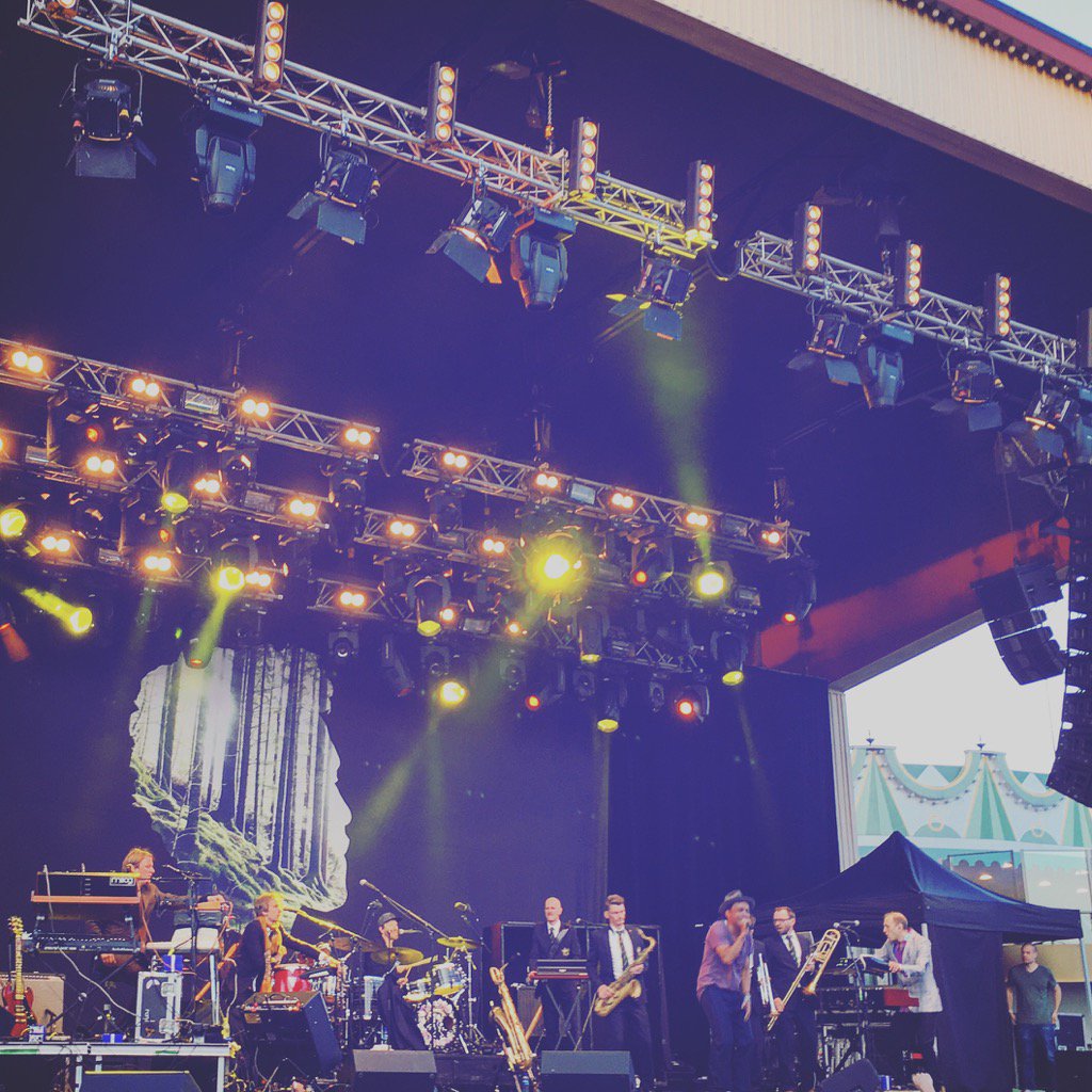 YasWilterius's tweet photo. #concert #timbuktu #grönanlive #summerfeeling https://t.co/WVDK6MYVLZ