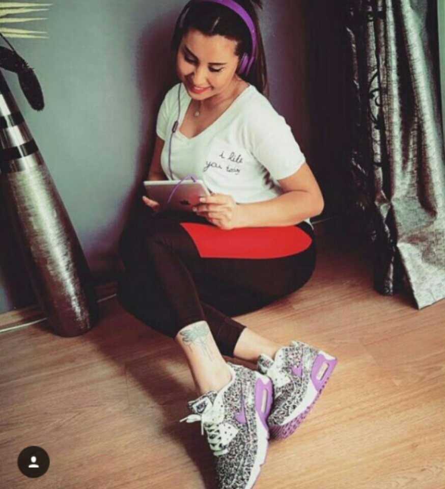 ceydosum1's tweet photo. Herkes dortlu resim paylassin sonra onbes rt yapsin bilenler paylassin lutfen Ceyda GeriDönüyor https://t.co/9omZcK1ThL