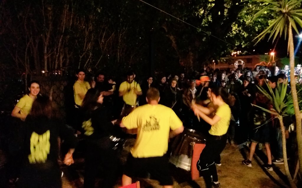 ajcabrils's tweet photo. Continuem de ruta i #festa amb #dBarNBar i @QuilombOfficial #Cabrils #FMStaCreu16 https://t.co/xMlAY2LQF2