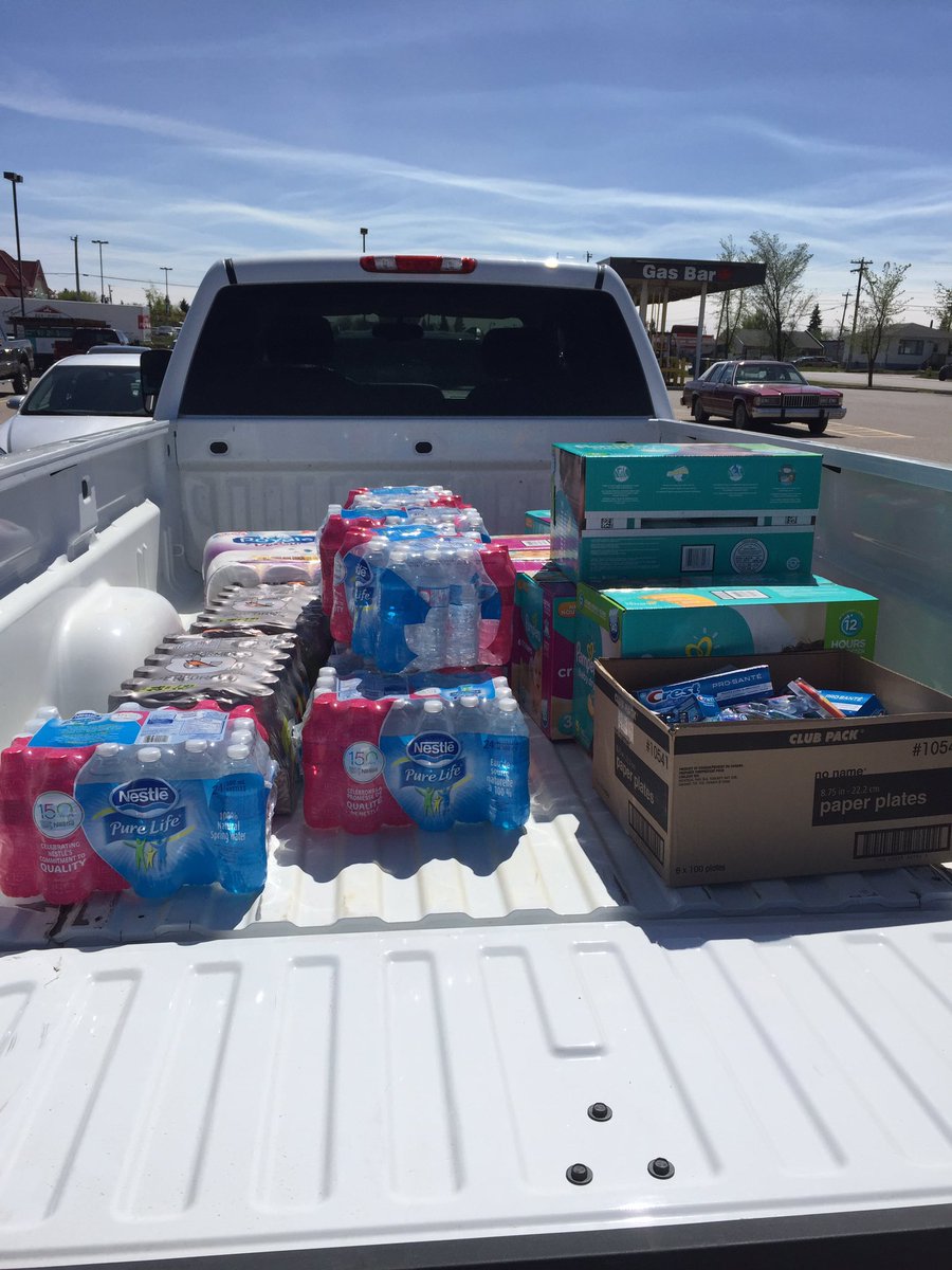 RapidResponse_'s tweet photo. Just dropped off @ SureFlow! They are filling their second enclosed trailer! #ymmfire #everybitcounts https://t.co/uImBghmcWp