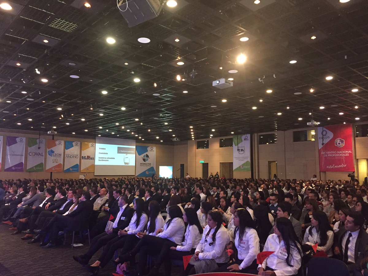 Colcob_Colombia's tweet photo. Muy inspiradora la charla de @SylviaRcoaching para nuestros asistentes #6toEncuentro @Colcob_Colombia https://t.co/sOvD5pD28m