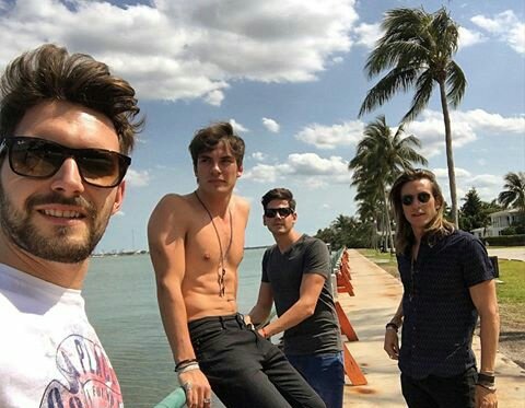 ~Nunca te pude decir que muero porque estés aquí~ 💞🌠