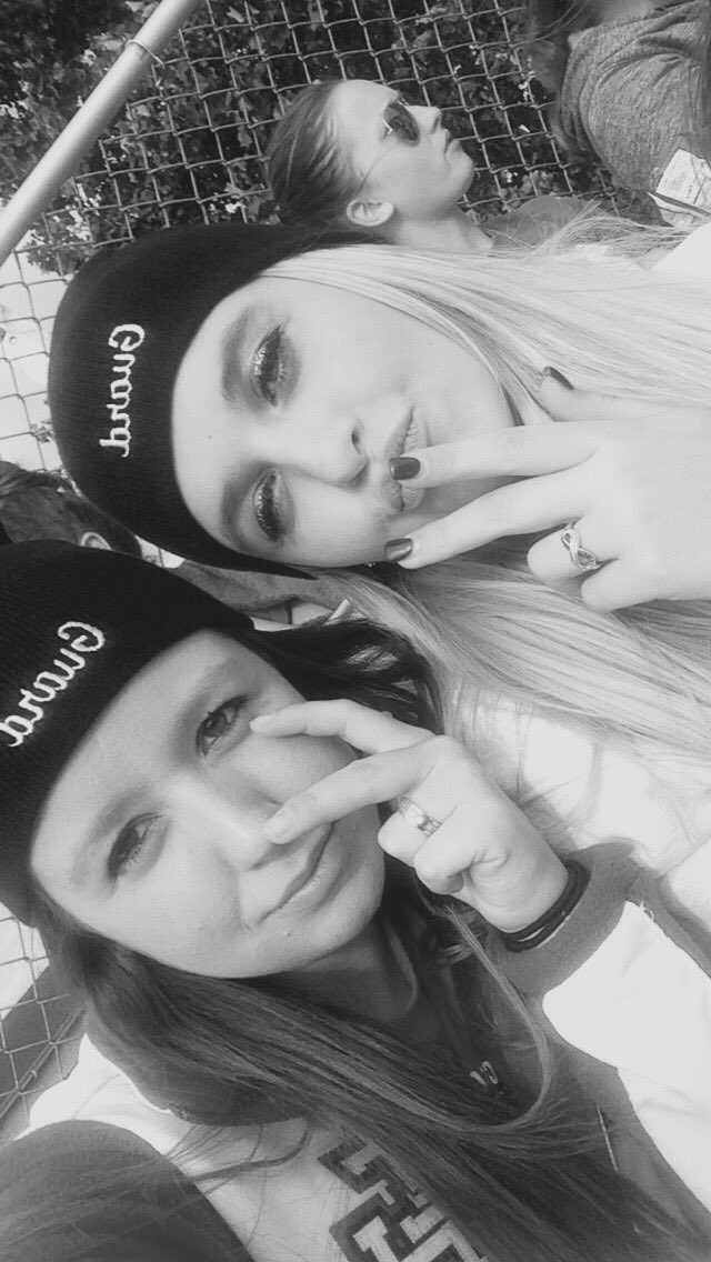 jedipretzel's tweet photo. Happy 17th birthday to my amazing bestfriend.❤️ Have fun this weekend!😊 @kiylaann https://t.co/vw9lDDR2tU
