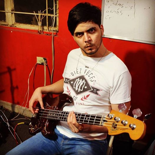 AXSO_OFICIAL's tweet photo. This is Hugo... He might kill you... With the groove of his funky rhythm! 
#Rock #bass #Music #Funk https://t.co/FG1VftYfdg