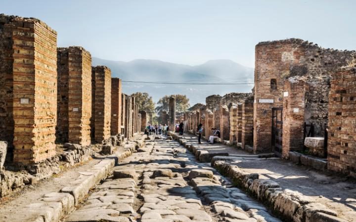 '#Italy to spend a billion euros on restoring museums and monuments.' telegraph.co.uk/news/2016/05/0… 
#History