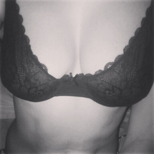 askboobs's tweet photo. Tu es lesbienne ? Alors viens en dm pour avoir encore plus de photo de ses boobs ! ;) #boobs #lesbi https://t.co/bRG3i2sBUS