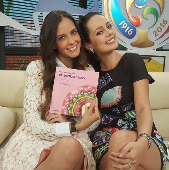 CanalRCN's tweet photo. ¿Te lo perdiste? Así anunció Laura Acuña su primer embarazo https://t.co/iGs6dcK56b #DíaDelaMadre https://t.co/eMWpzthi4U