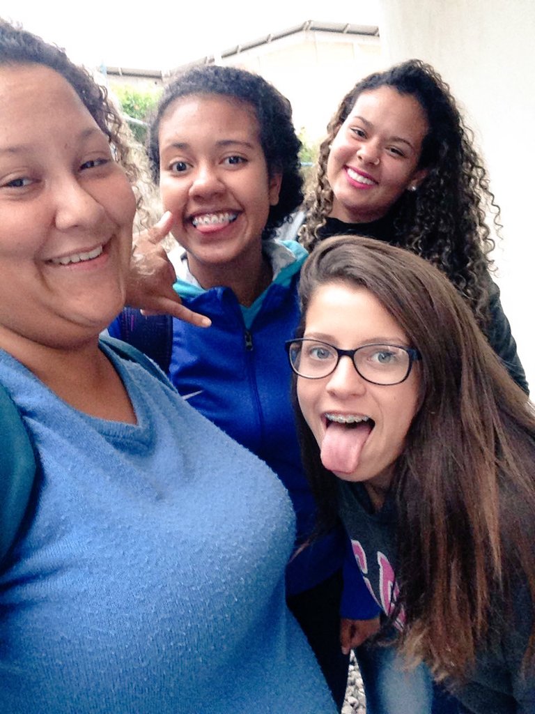 teiasanttos's tweet photo. Fazeeem mhas tardes fkar melhor ❤❤ #AsMlrs 😍❤👏 #Dudaa 
@MahMagnus_  @ananunes720 https://t.co/CTL4EmDPka