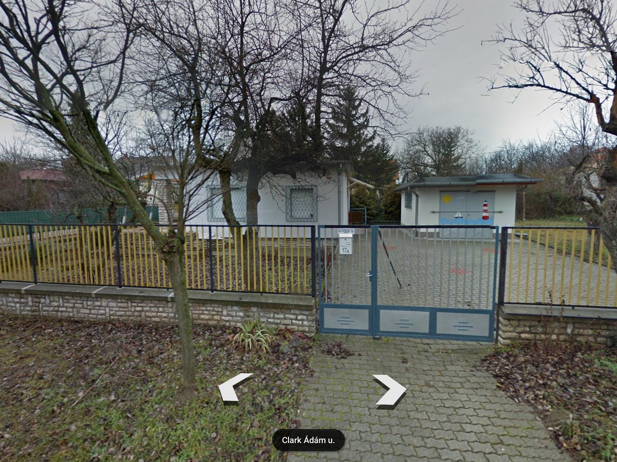 wuschelhazel's tweet photo. Manchmal überprüfe ich in streetview, ob es unserem Haus in Ungarn gut geht. Es ist immer Winter. https://t.co/zTO50iiptG