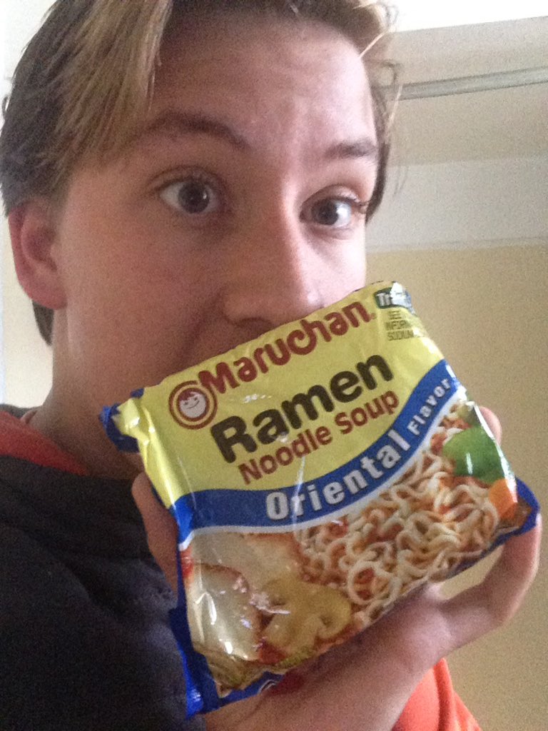 ethancope142's tweet photo. #FaveRamen @mistereckard love this dinner!! https://t.co/OytQuzwl28