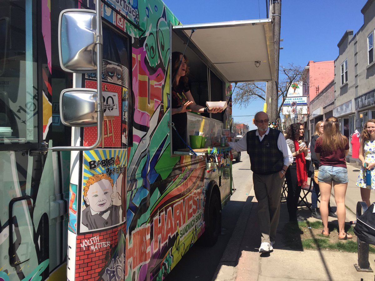 foodtrucksTO's tweet photo. Canada's 1st non-profit food truck, @TheHarvestTruck is dishing out quesadillas at @SewHungry #HamOnt https://t.co/chC7d850A0
