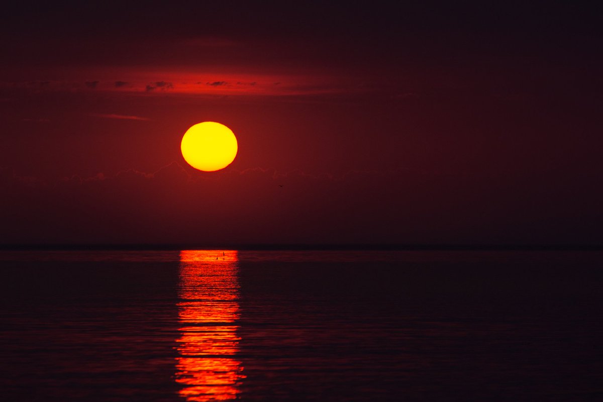 4020pix's tweet photo. Tonight's sunset across a super calm Solway Firth #sunset #coast https://t.co/ibovN75DgY
