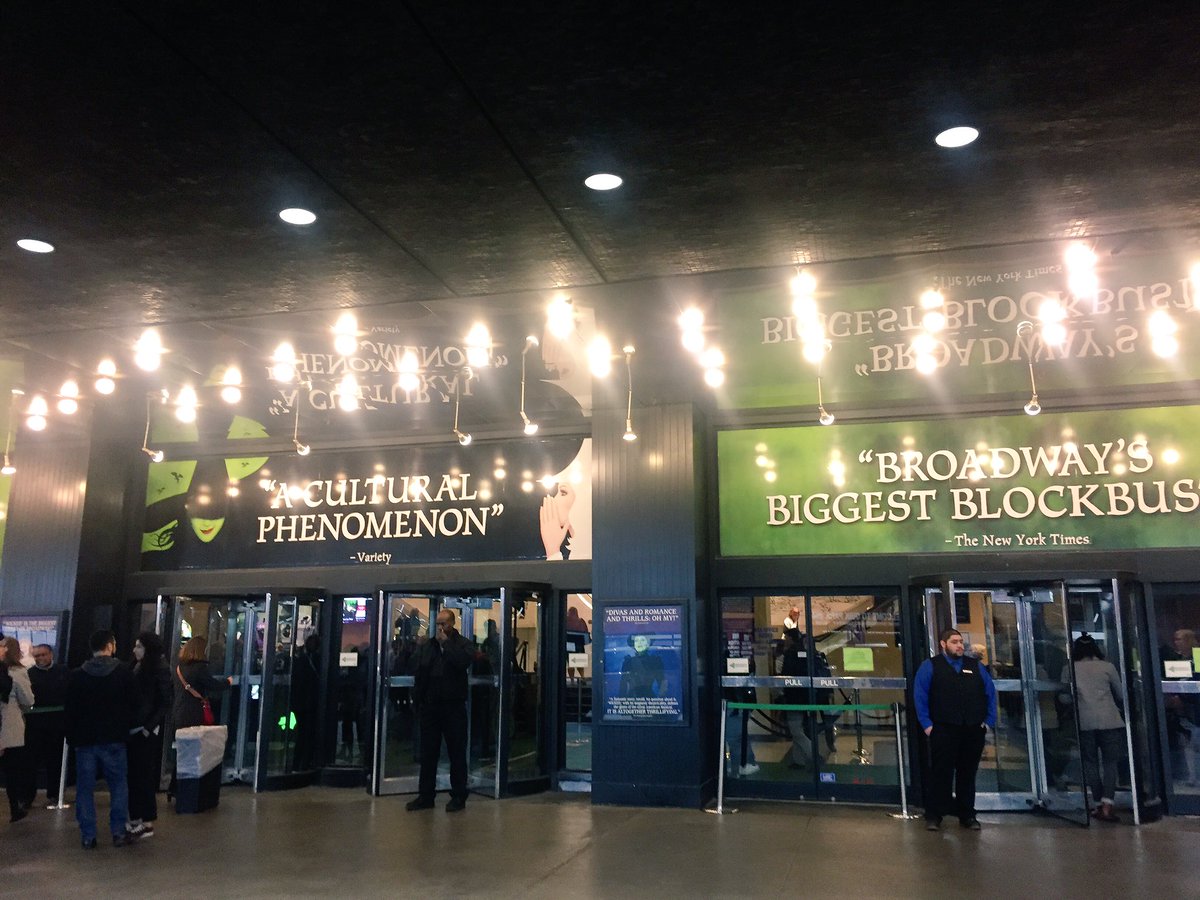 MisakiSwift's tweet image. 今日トロントに帰って来ました！ 最終日はGrand Central駅、Brooklyn Bridgeに行ってから、Wickedを観てきた💓 この1週間、NYを十分過ぎるぐらい満喫できた〜 お兄ちゃんに感謝✨