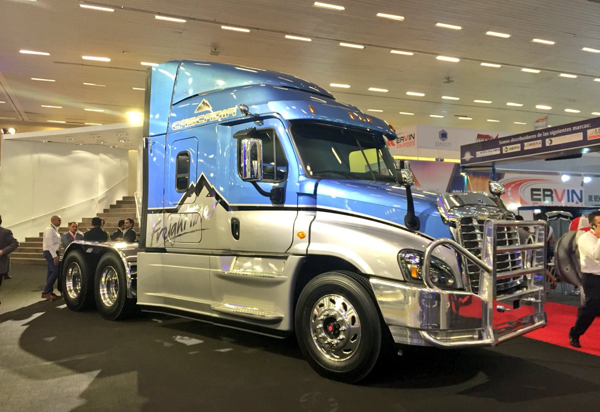 EArturoChavez's tweet photo. Excelente fin a todos! #Freightliner #Cascadia @colfreightliner @FreightlinerMex @Zamir3000 @ftlgr @freightliner https://t.co/qHe7vPQ0KG