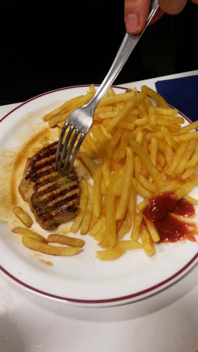 tsvgansingen's tweet photo. Ein Volltreffer trotz Nieten... #steak #dorfgetwitter https://t.co/6bTX6AyOW8