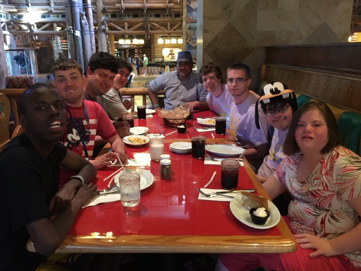 LABBBREC's tweet photo. ##LABBBDISNEY2016 https://t.co/oVpjsVV1cy