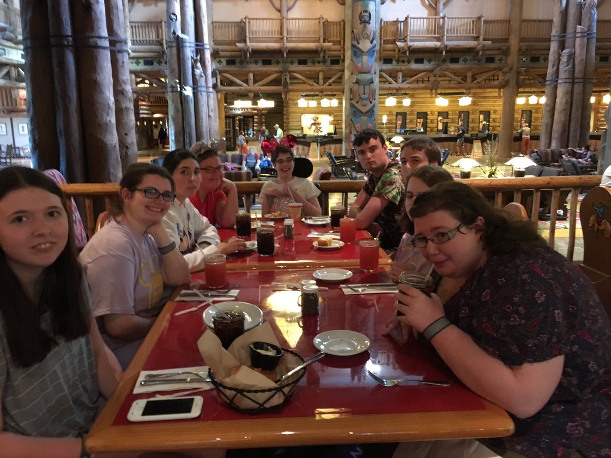 LABBBREC's tweet photo. ##LABBBDISNEY2016 https://t.co/oVpjsVV1cy