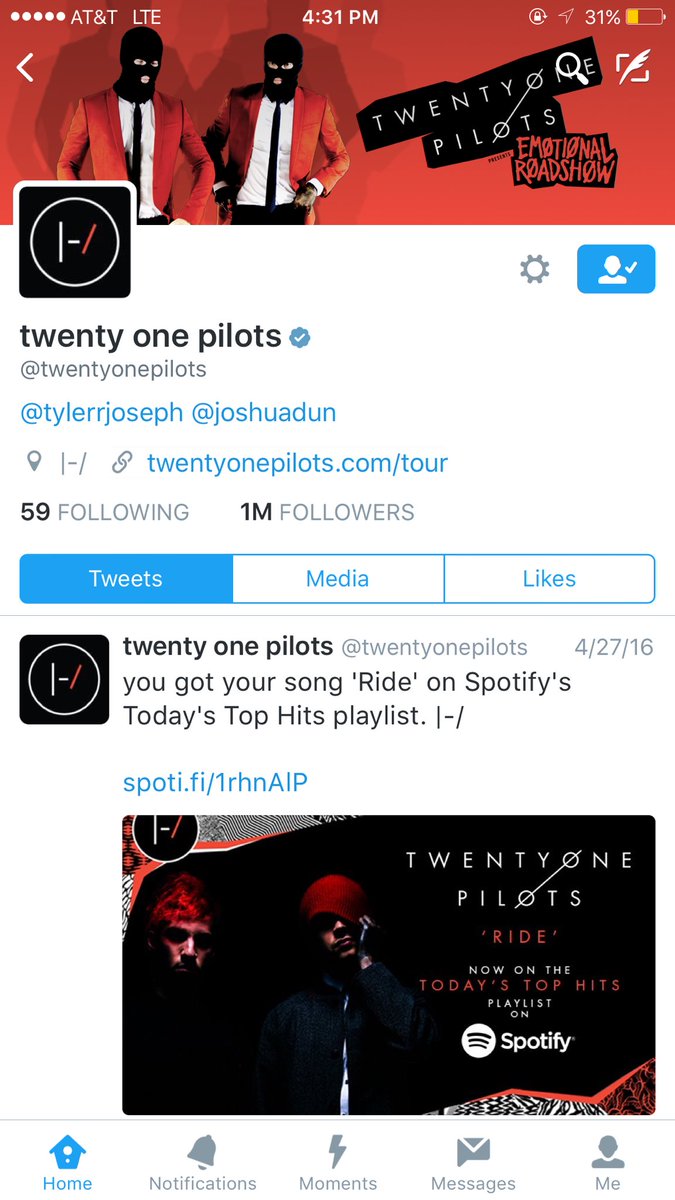 fIight22's tweet photo. the day blurryface was released vs. now
im gonna go cry now https://t.co/GOxUyjyr2M