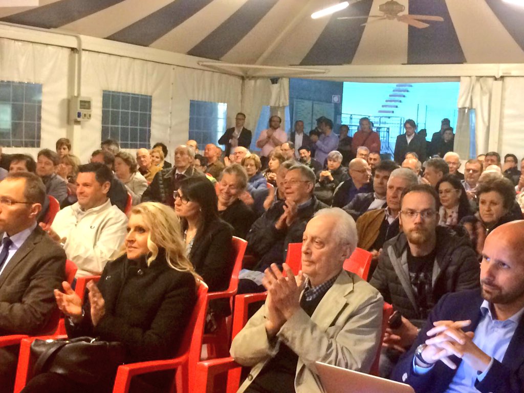 staff_M_Fedriga's tweet photo. Grazie a Roberto #Calderoli a #Latisana per #BenignoSindaco e a #Cordenons per #DelleVedoveSindaco! Forza #LegaNord! https://t.co/5D24ls1Jml