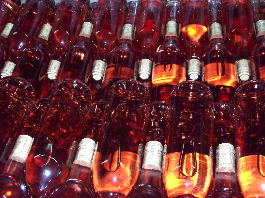 Don't get Mom roses, get her rosé! onemartini.com/mothers-day-ro…