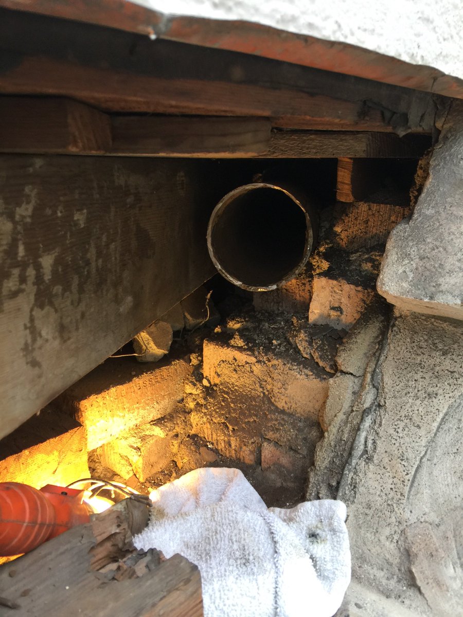 thistleplumbing's tweet photo. Cleaning Sewer pipe to be relined. #trenchless #demofree #sewer #lining #permaliner https://t.co/mMqOM4pFcG