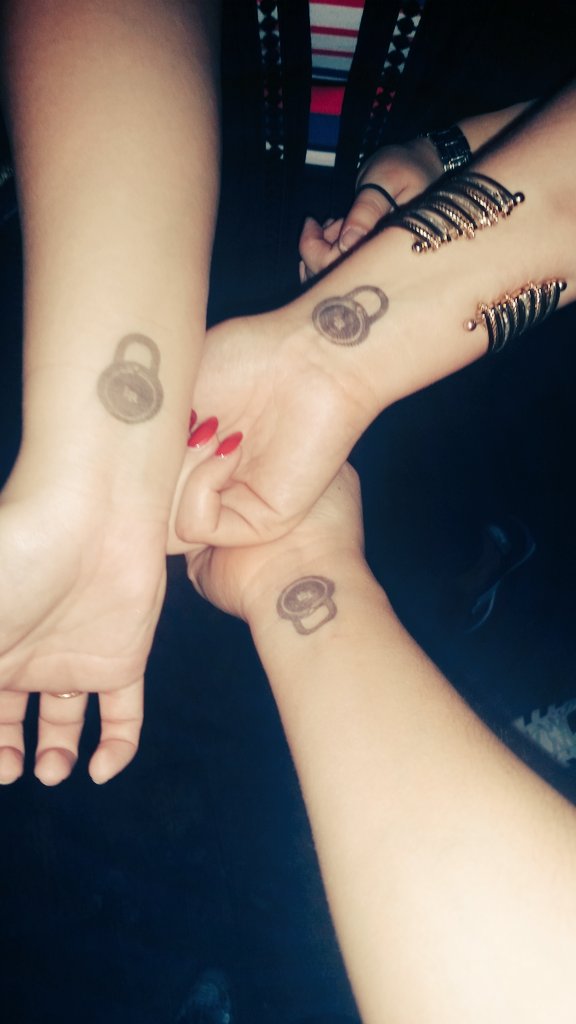 LizziePlatts's tweet photo. Representing #lockerroomrecords #dev:roxturns30 @_DevRox_ https://t.co/03fun8kOxu