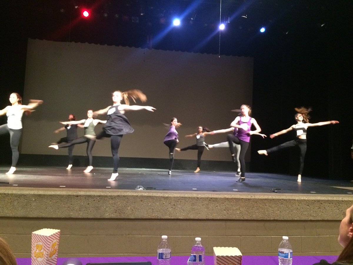 frhsfinearts's tweet photo. Fun day in the Fine Arts with spring sports and Dance Team tryouts! @DanceFatherRyan @fatherryanband https://t.co/GS7wQWhBb0