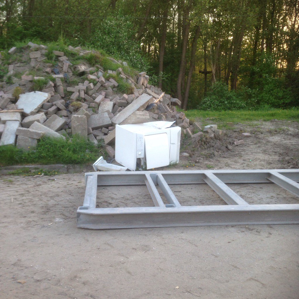 Deze wasmachine had ook bij de gemeentewerf afgegeven kunnen worden. Heeft u iets gezien bij Klimbos Abel ?