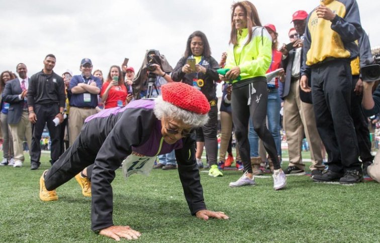 threegingercats's tweet image. This 100-year-old runner just broke a world record like a boss