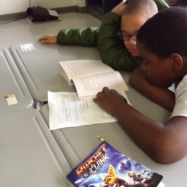 mstaylor4th's tweet photo. We are loving our new novel and learning about how characters overcome obstacles! @FlossmoorHills #sd161.org https://t.co/aURzjtfBAO