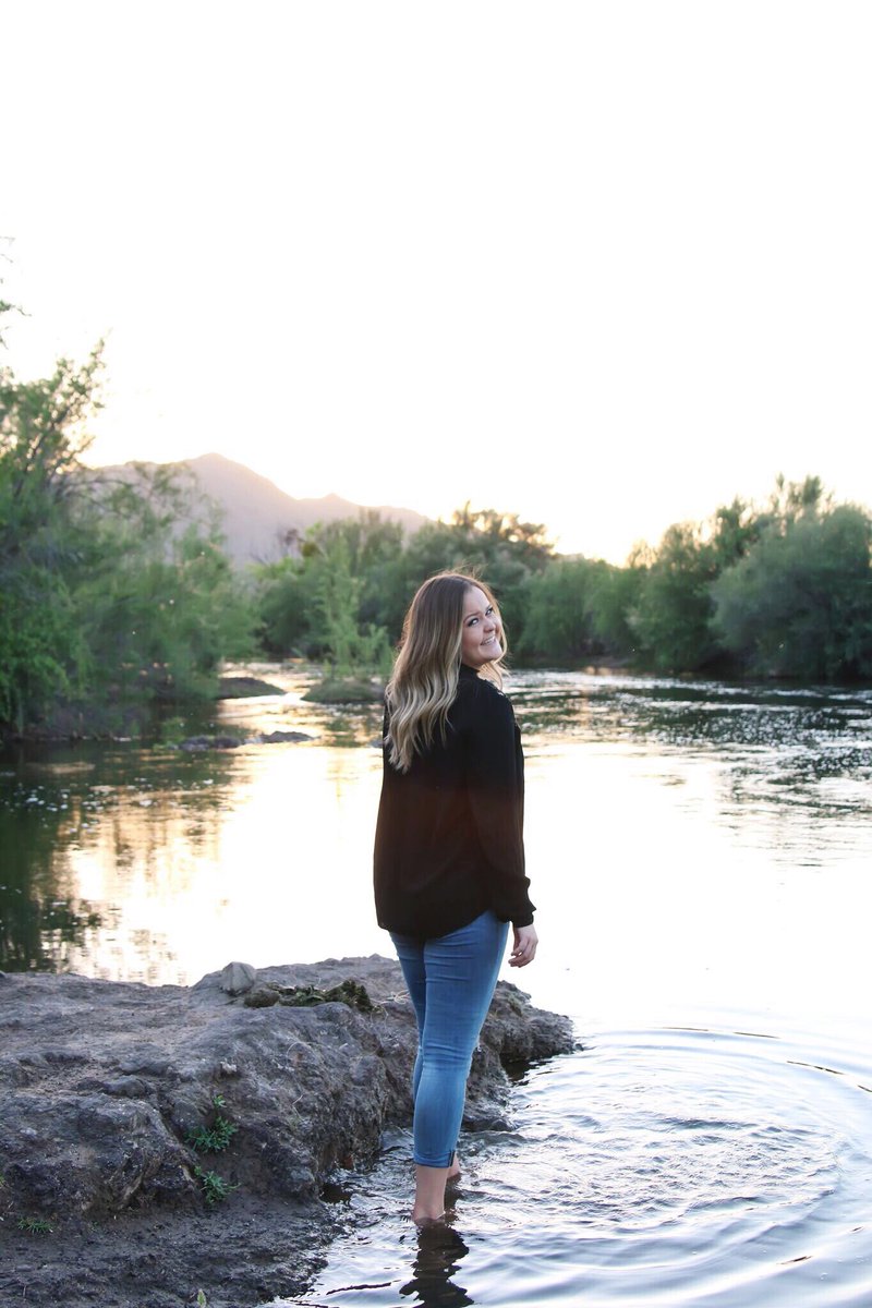 emmaluspuh's tweet photo. senior year was too good 💛💛 https://t.co/qinyxoLjSL
