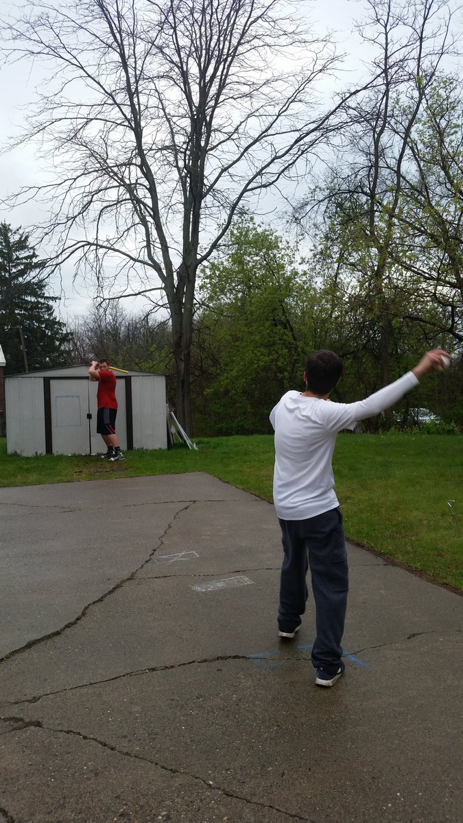 CollarCityRoyal's tweet photo. Pitching practice today. #1week1day https://t.co/rzKvv88N09