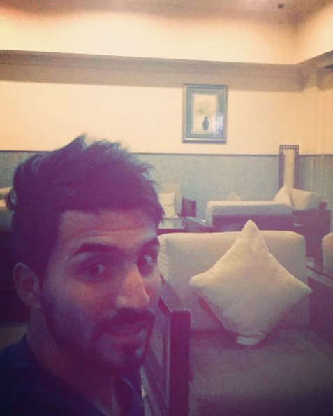 ali8husni's tweet photo. ينراد الحجي الموزين للموزين 🌹صباحكم سعادة ✈️😘 https://t.co/QawGsee7Hu