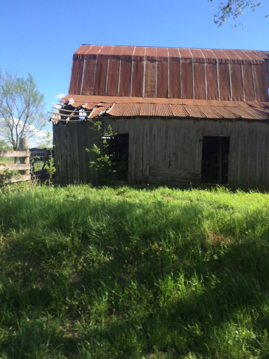 TimberandBeam's tweet photo. Here's a new #barn we may #reclaim! #wood #tulsa #oklahoma #design #furniture #flooring! https://t.co/3DHgmmZfl1