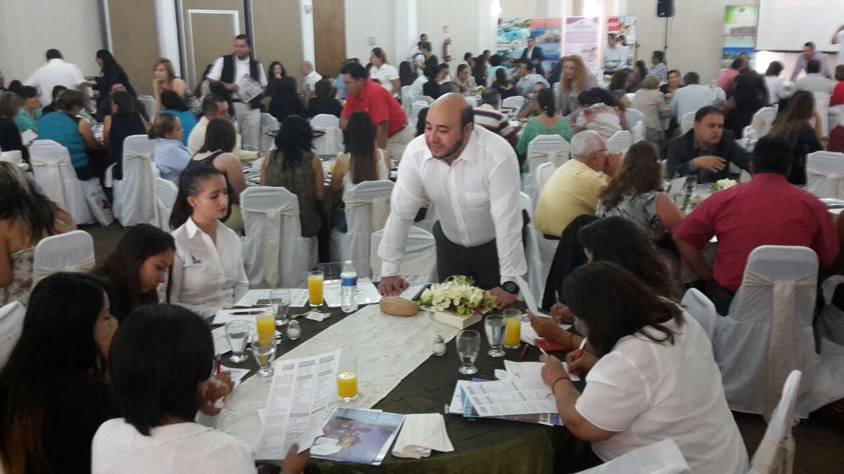 dollanag's tweet photo. #IxtapaZihuatanejo presente en #Eventos @ImacopAgs @HolidayInnIXT @AMHIZAC #SanLuisPotosi https://t.co/dF4jPMItFZ