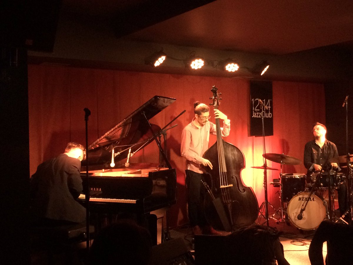 HKozuchowska's tweet image. Audiofeeling trio #PawelKaczmarczyk p/ #JakubDworak db/ #DawidFortuna dr/ Killing! At #12on14 JazzClub #jazzWarsaw