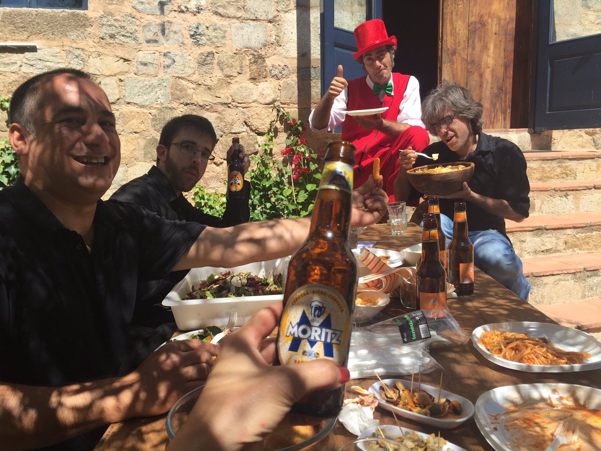FoodiesOnTour_'s tweet photo. Moment @MoritzBarcelona de l'Staff de @FoodiesOnTour_    #oletu https://t.co/V1uXZPTZAj
