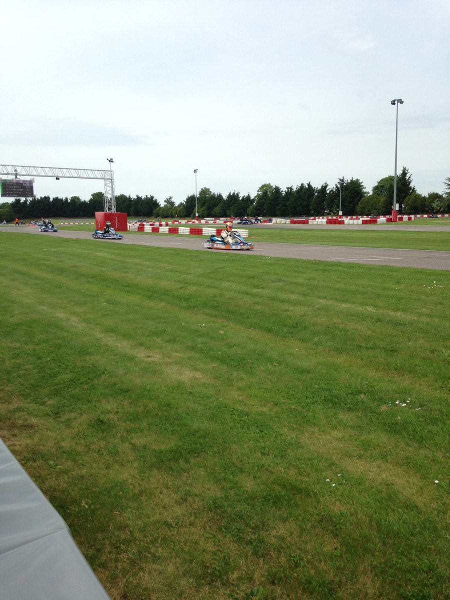kart_ece's tweet photo. Changement de pilote, c'est @JeremyReymond1 qui prend le relais, apres le relais d'1h53 de Lucas ! https://t.co/b7lqOf1GlZ