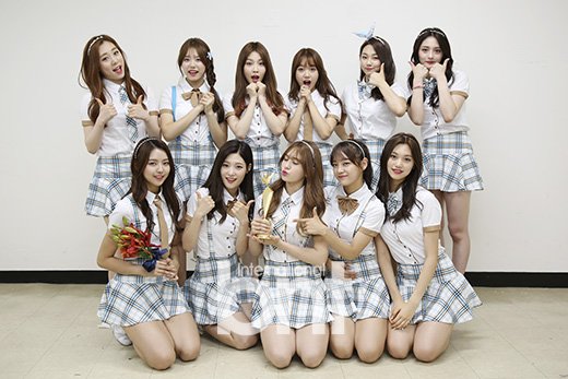 kyulwoos's tweet photo. More picture of IOI with their trophy at 2016 Asia Model Awards Backstage #IOI #아이오아이 https://t.co/DvTXgVtuF2