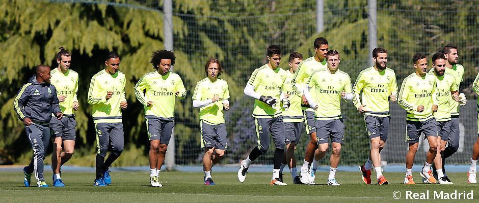 realmadrid's tweet photo. 💪⚽ 

¡El equipo continuó preparando la Final de Milán! ✅

👉 https://t.co/foR65p4CTD

#APorLaUndecima #RMCity https://t.co/pUpeOktXhB