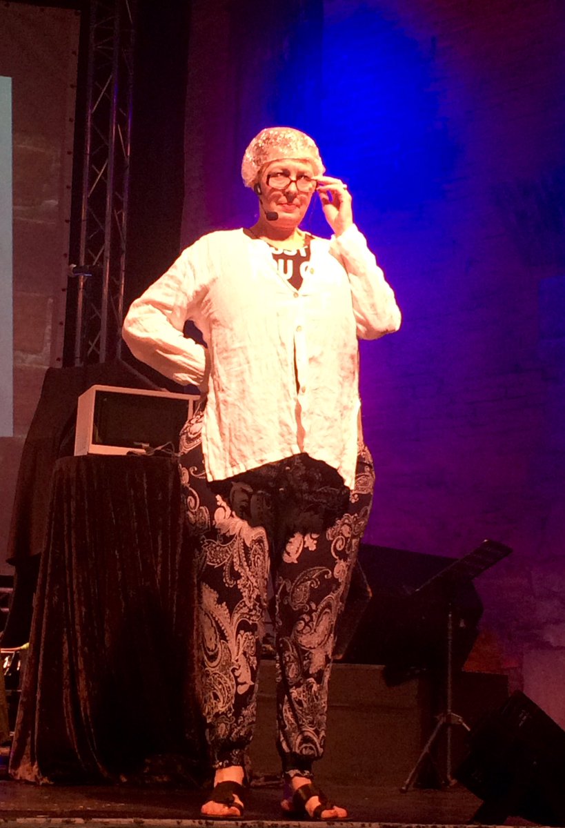 janamarx_sa's tweet photo. @finessetydskrif by #KoekEnTert, #SusanCoetzer se eenvrouvertoning. @venessafinesse @BARNYARDTHEATRE #afrikaans https://t.co/UUoZTlFVKy