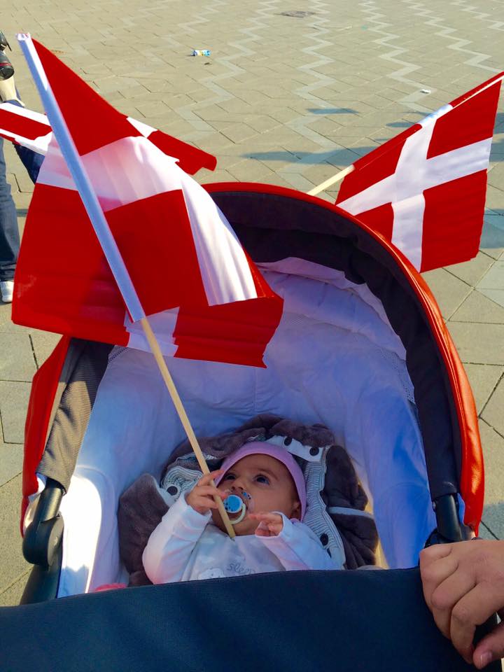 Jakub_Raad's tweet photo. In the world's HAPPIEST country we are worry about our residence permit. #DR #KeepYourPromiseDK #tv2 https://t.co/ihFjyMgGf1