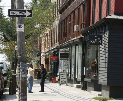 partitopirata's tweet photo. #reti ribelli di New York https://t.co/U7Q4DdYKRq #Digitaldivide #Mesh #wireless #rivoluzione contro super provider https://t.co/yU1Pe7gMXV