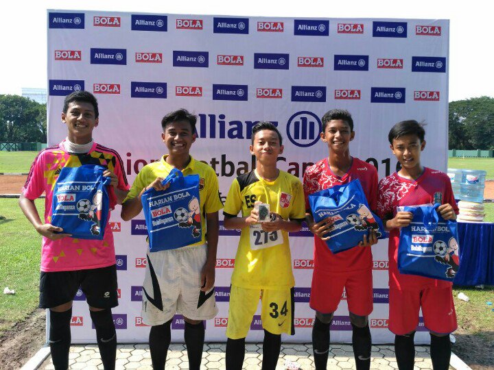 BOLASabtu's tweet image. Setelah berkeringat, boleh dong ikutan kuis. Lumayan dpt goodiebag. #AJFC2016 Surabaya @allianzID
