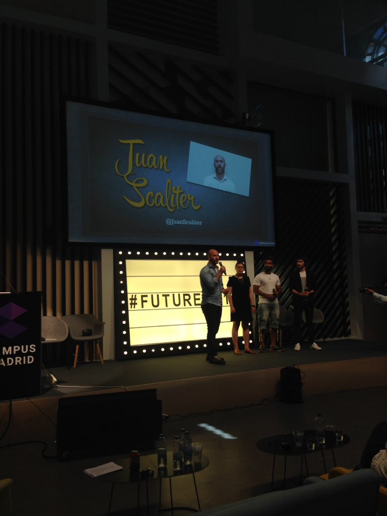 agussanchez05's tweet photo. "@ElSerCreativo: #Future2016 @JuanScaliter dejamos de querer aprender y pensamos solo en aprobar https://t.co/9VSuWOWJZY"