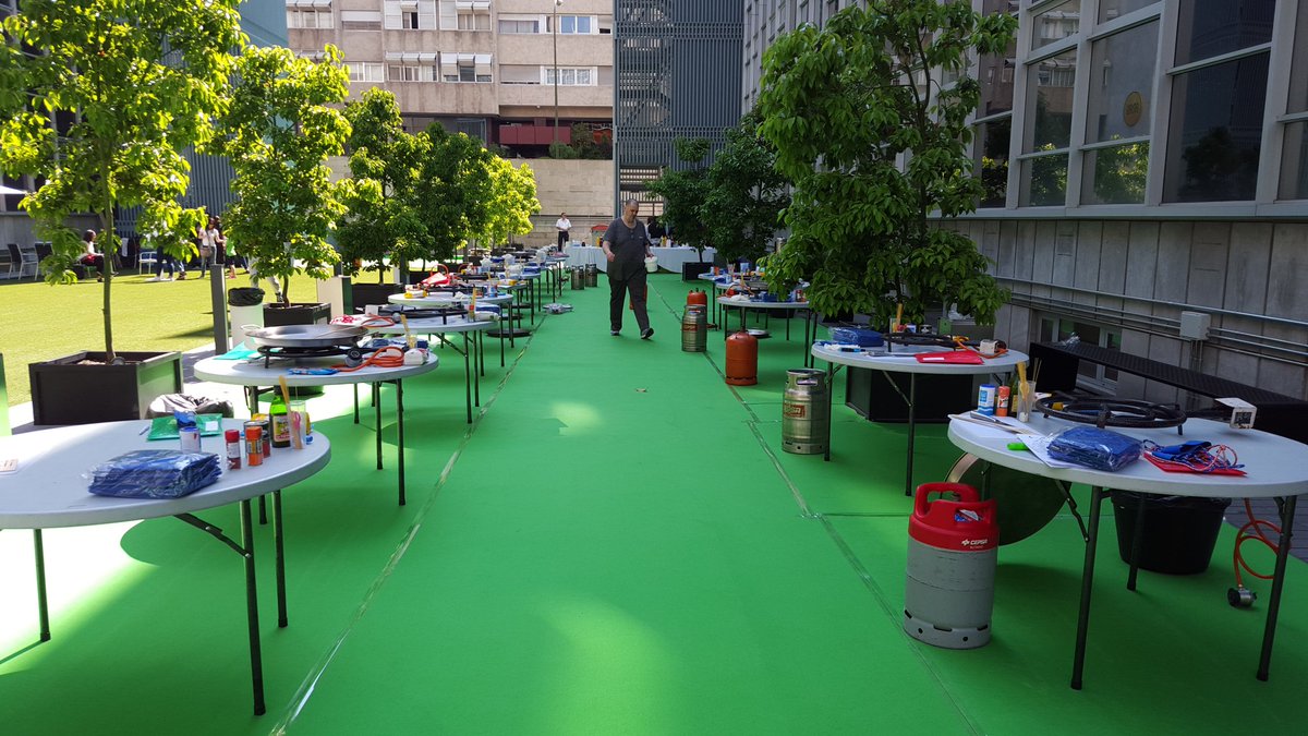 todo listo para el concurso de paellas en el instituto de la empresa. colaborando con nuestros compis de kaizen.